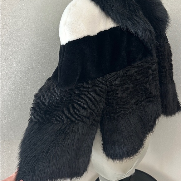 CeLeste by Bibhu black white faux fur cape poncho m medium - Picture 3 of 8